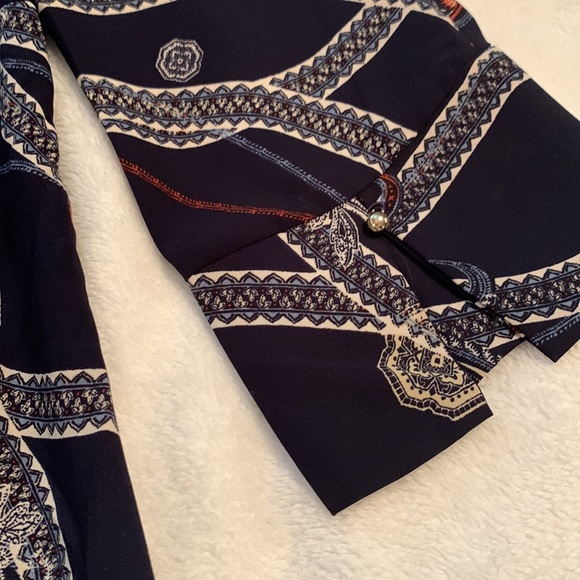 H&M navy dress with print; women’s size 10. - Picture 4 of 9